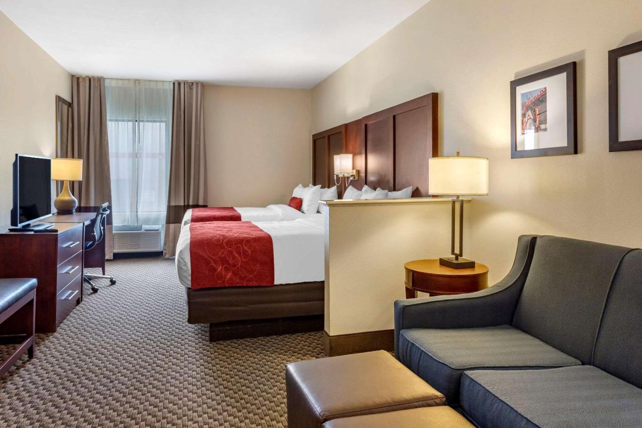 Queen Suite with Two Queen Beds - Non-Smoking