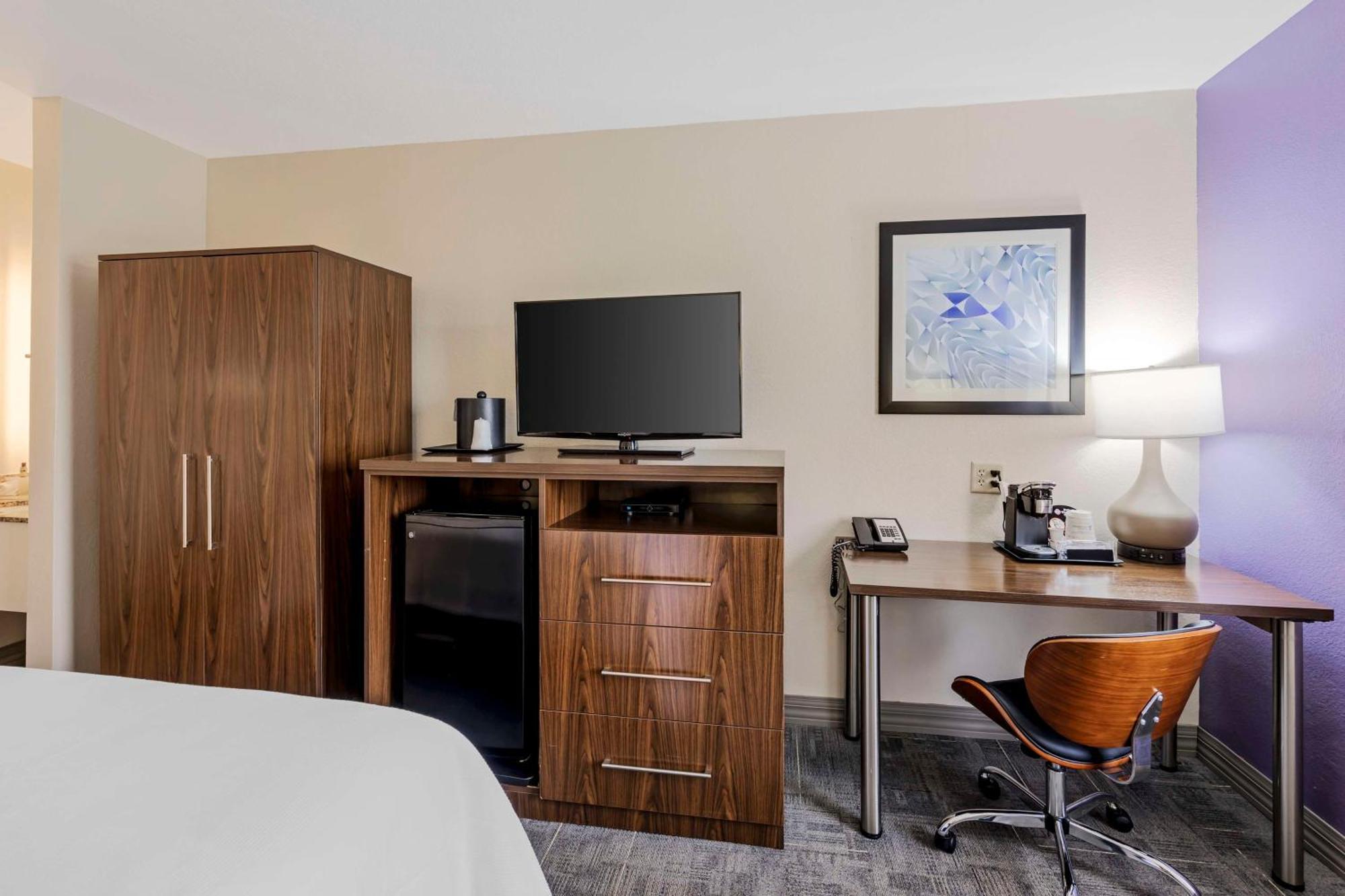 King Room with Bath Tub - Disability Access/Non-Smoking