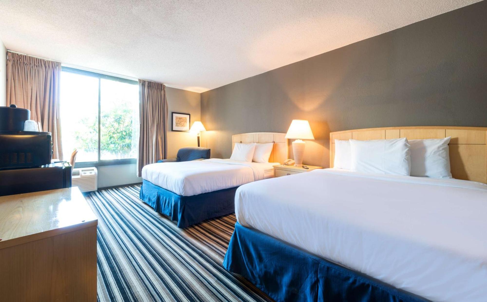 Deluxe Queen Room with Two Queen Beds - Non-Smoking