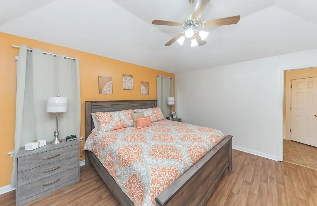 Charming Home Near Memphis Airport Free Parking-1