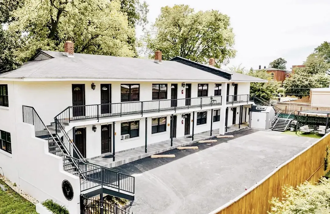 The Moose #6 - Modern Luxe Studio With Free Parking & King Bed-1