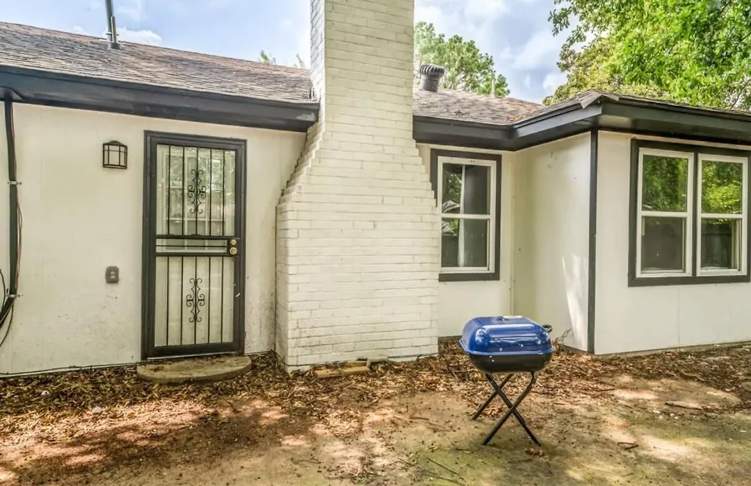 Near Parks & Shopping- Hickory Ridge Hideaway-1
