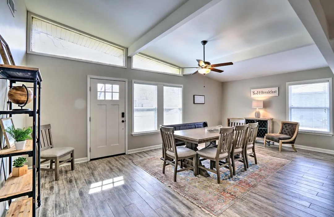 Modern Memphis Home With Yard - 4 Mi To Shelby Farms-1