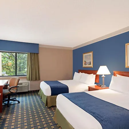 Baymont By Wyndham Memphis East-2