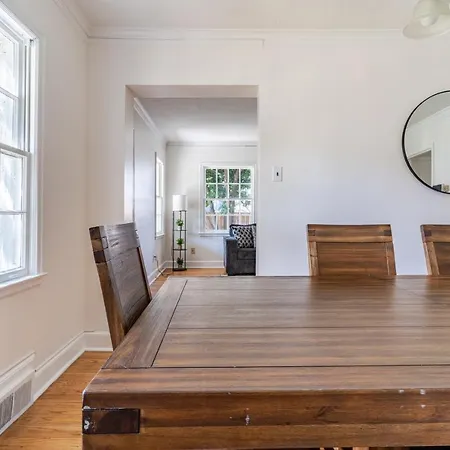*New* Charming Memphis Bungalow Near Cooper Young-3