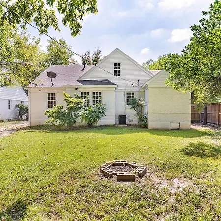 *New* Charming Memphis Bungalow Near Cooper Young-2