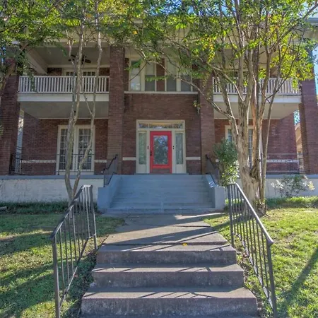 1900'S Historic Getaway - Prime Midtown Location!-2