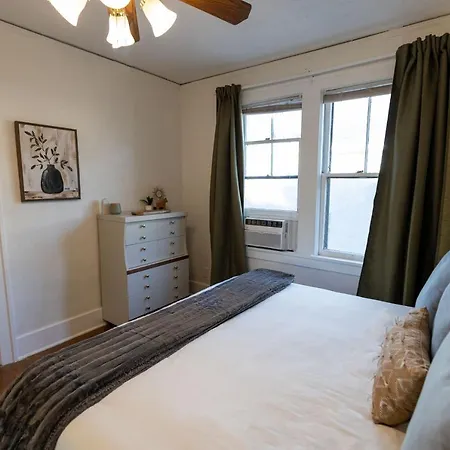 Historic Revival King Bed Midtown Memphis 68 Yes Pets Fast Wifi Free Parking-2