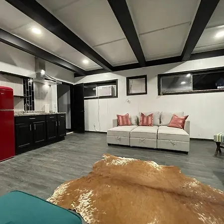 Urban Getaway - Studio Apartment-3