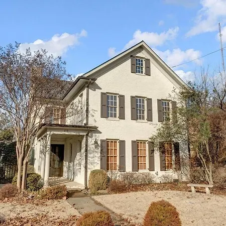 Luxury Home With Outdoor Patio And Game Room-2
