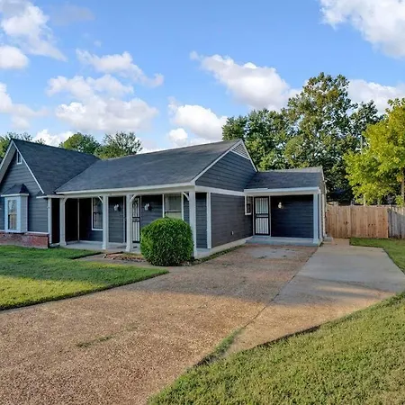 Glamorous 3Br 2Ba House W/ Large Fenced Backyard-2