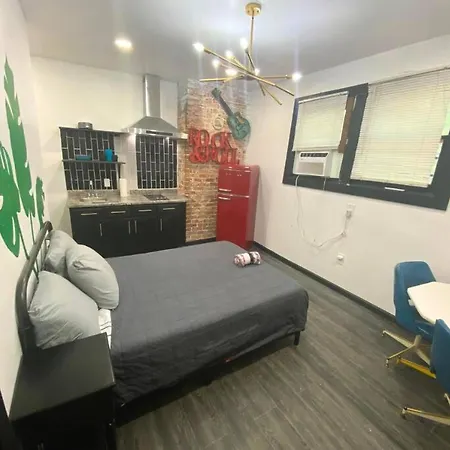 Charming Studio Apartment-2