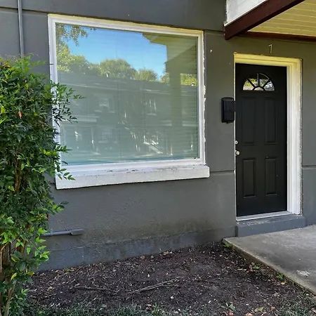 Townhouse Retreat: 3 Miles From Beale St-3