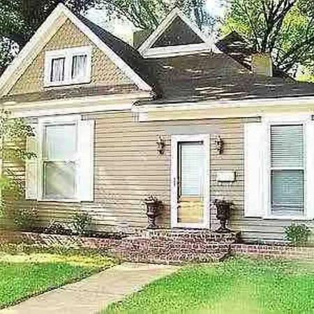 Large Historical Home W/ Fire Pit, Chef Kitchen.-3
