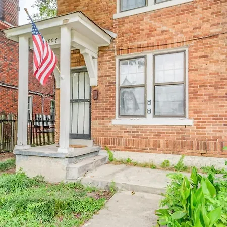 10 Min To U Of Memphis-Rozelle Retreat Left Unit-3