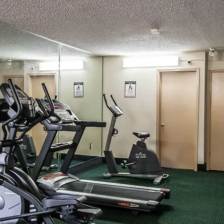 Econo Lodge Inn & Suites Memphis East-2