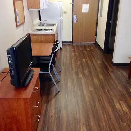 Inland Suites Lamar-2